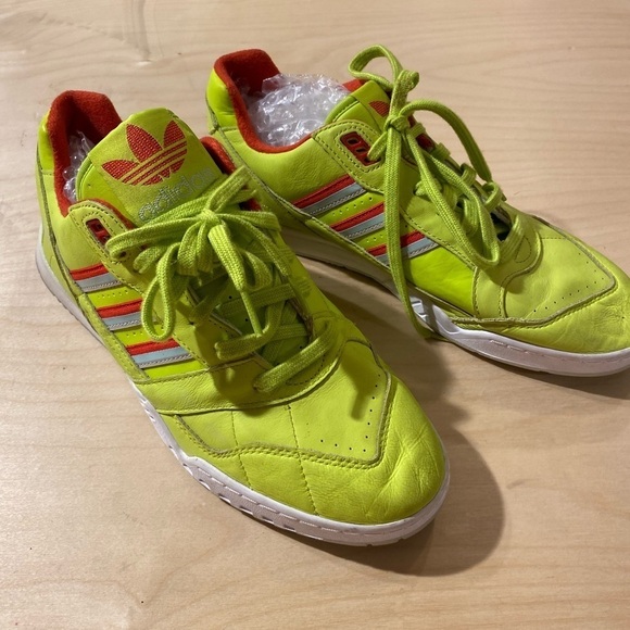 Adidas Tennis Shoe size 9 (Box1) - Picture 2 of 12